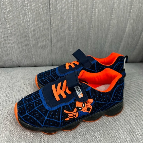 Kids Spider-Man light up Sneakers boys size 13 - Picture 5 of 6